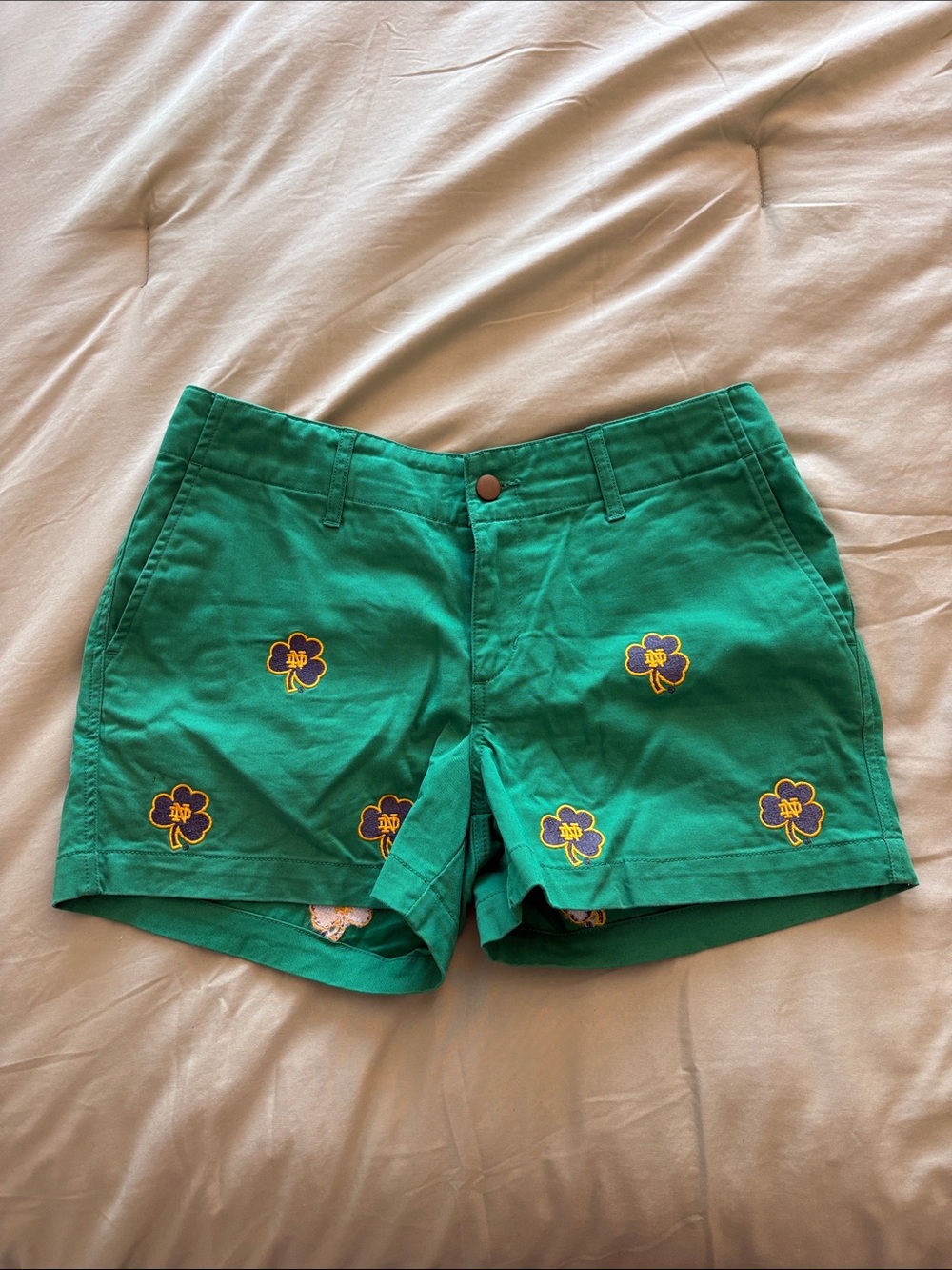 Notre Dame Green Embroidered Clover Women’s Shorts size 4